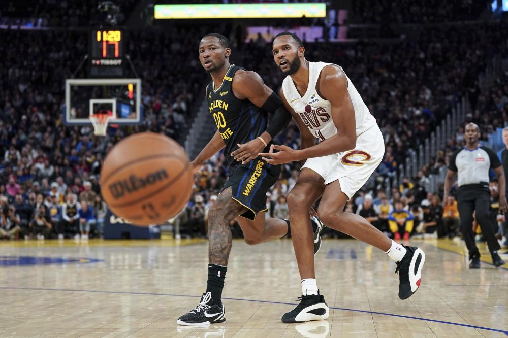 表现引人注 表现引人注